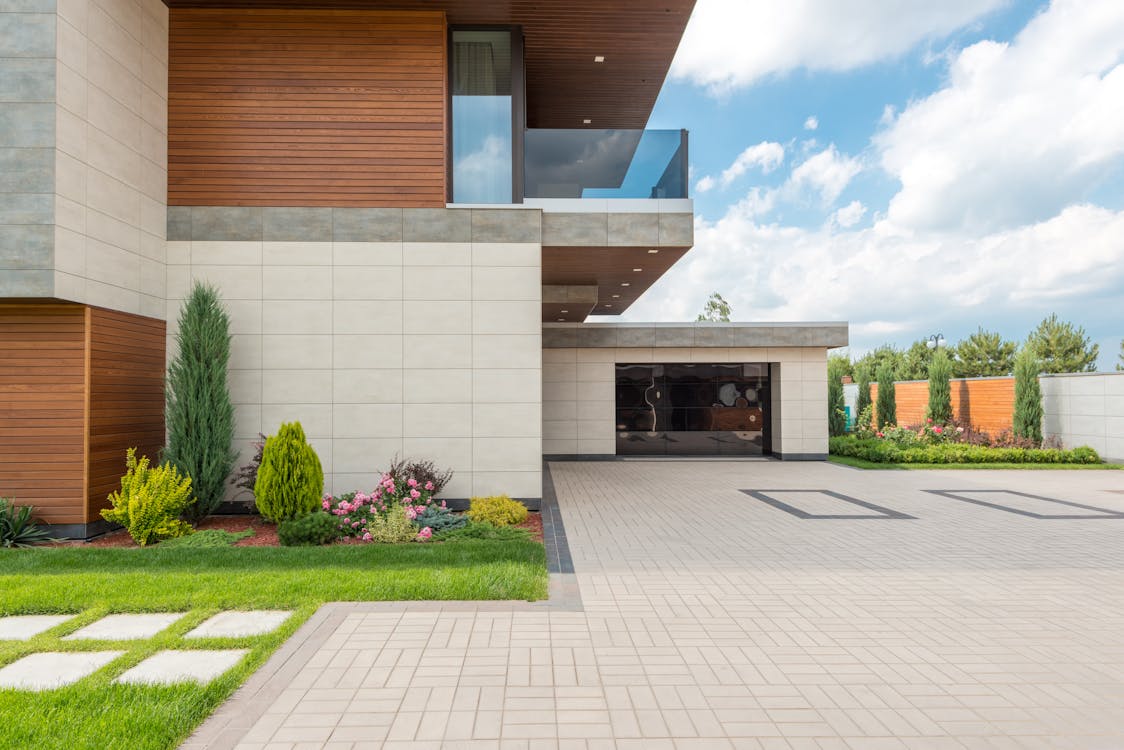 Modern home with concrete foundation work by Flatline Concrete